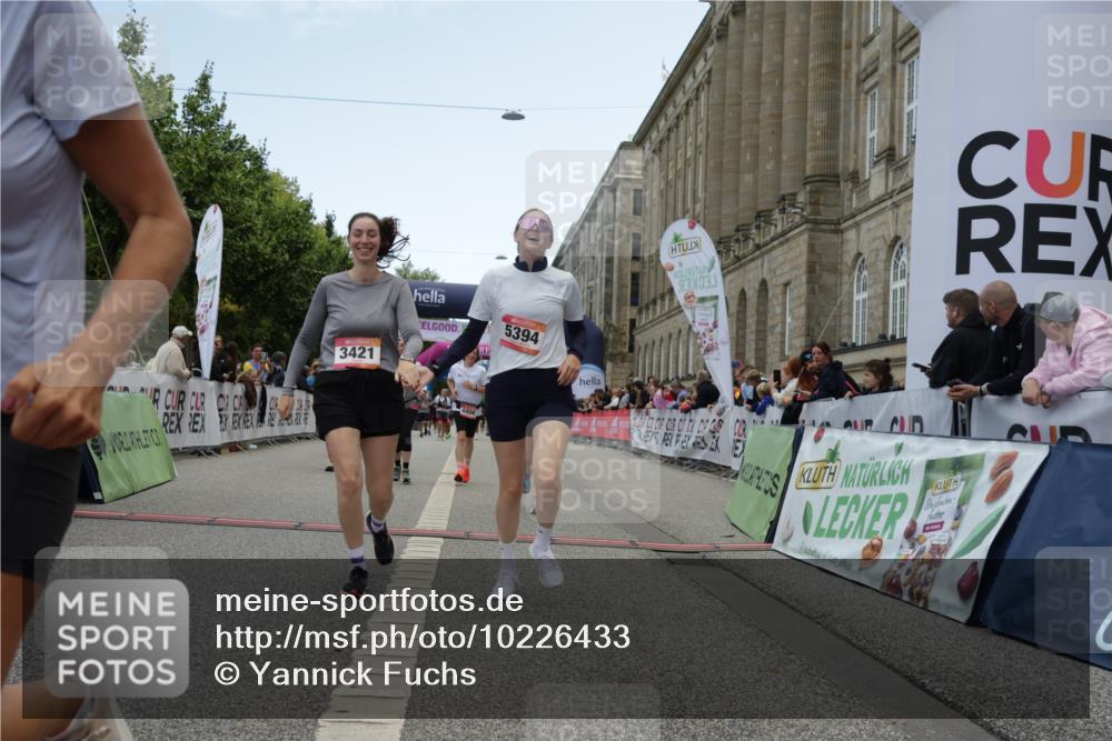 06.09.2026 - CURREX Alsterlauf Yannick Fuchs http://msf.ph/oto/10226433 06.09.2026 10:18:45 Ziel 2271, 2287, 2651, 3052, 3421, 3875, 3879, 4406, 4560, 4648, 4857, 5394, 5489, 6067 meine-sportfotos.de