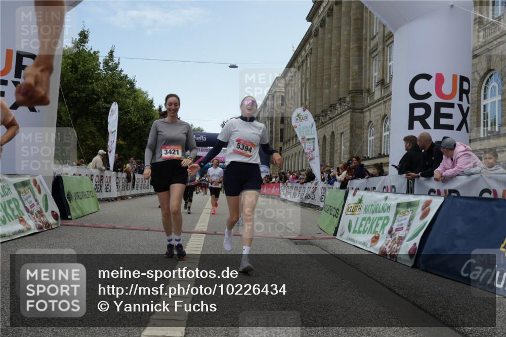 06.09.2026 - CURREX Alsterlauf Yannick Fuchs http://msf.ph/oto/10226434 06.09.2026 10:18:45 Ziel 2271, 2287, 2651, 3052, 3421, 3875, 3879, 4406, 4560, 4648, 4857, 5394, 5489, 6067 meine-sportfotos.de