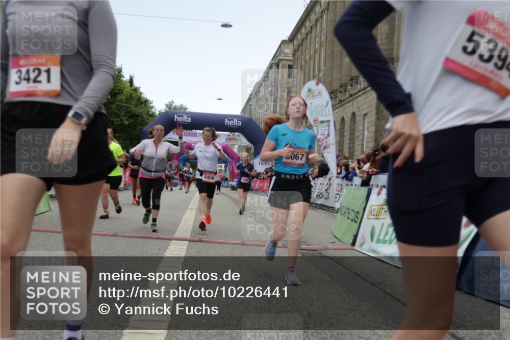 06.09.2026 - CURREX Alsterlauf Yannick Fuchs http://msf.ph/oto/10226441 06.09.2026 10:18:46 Ziel 2271, 2287, 2651, 2872, 3421, 3875, 3879, 4406, 4560, 4648, 4857, 5394, 5489, 6067 meine-sportfotos.de
