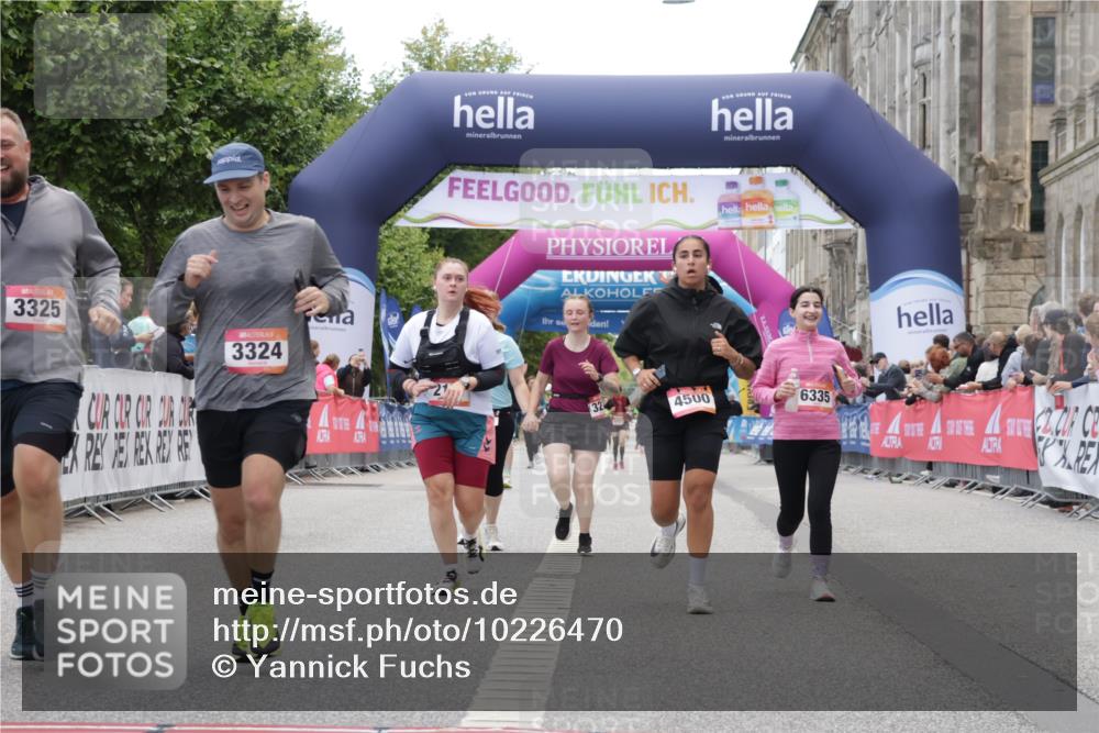 06.09.2026 - CURREX Alsterlauf Yannick Fuchs http://msf.ph/oto/10226470 06.09.2026 10:18:53 Ziel 2157, 2872, 3253, 3272, 3324, 3325, 4044, 4406, 4500, 4560, 4857, 5489, 6067, 6335 meine-sportfotos.de