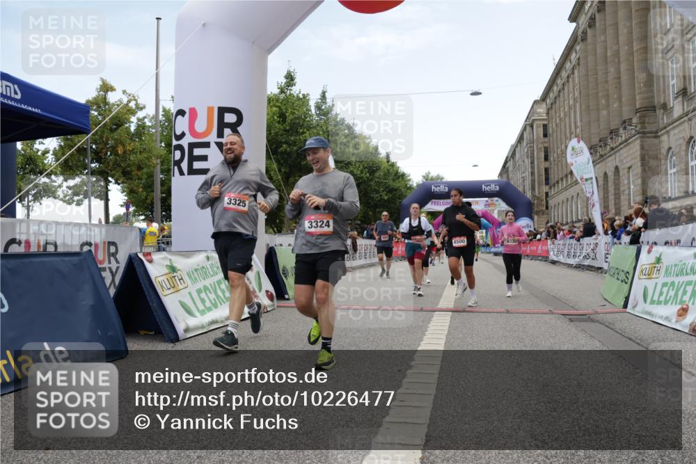 06.09.2026 - CURREX Alsterlauf Yannick Fuchs http://msf.ph/oto/10226477 06.09.2026 10:18:55 Ziel 2157, 2872, 3253, 3272, 3324, 3325, 4044, 4500, 4560, 4857, 6335 meine-sportfotos.de