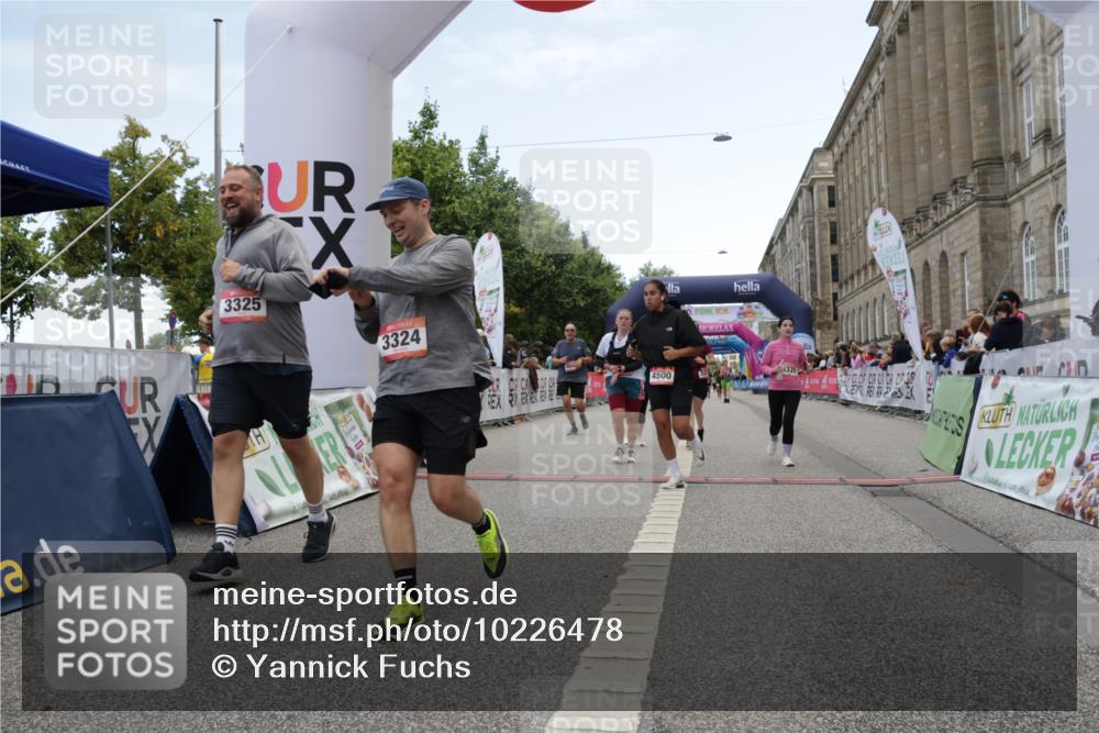 06.09.2026 - CURREX Alsterlauf Yannick Fuchs http://msf.ph/oto/10226478 06.09.2026 10:18:55 Ziel 2157, 2872, 3253, 3272, 3324, 3325, 4044, 4500, 4560, 4857, 6335 meine-sportfotos.de