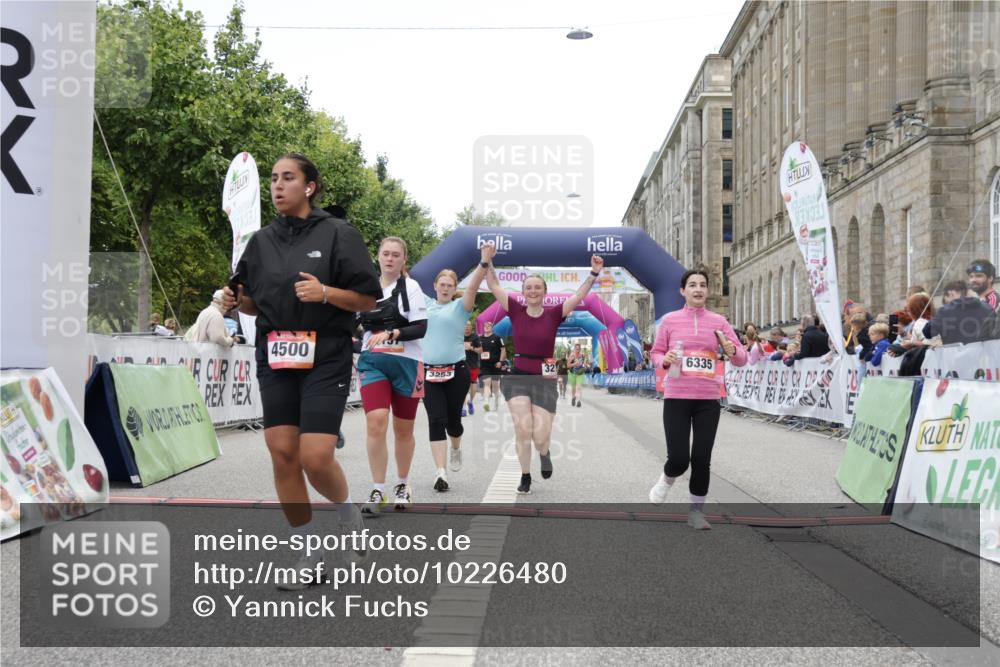 06.09.2026 - CURREX Alsterlauf Yannick Fuchs http://msf.ph/oto/10226480 06.09.2026 10:18:56 Ziel 2157, 2872, 3253, 3272, 3324, 3325, 4044, 4500, 4560, 6335 meine-sportfotos.de