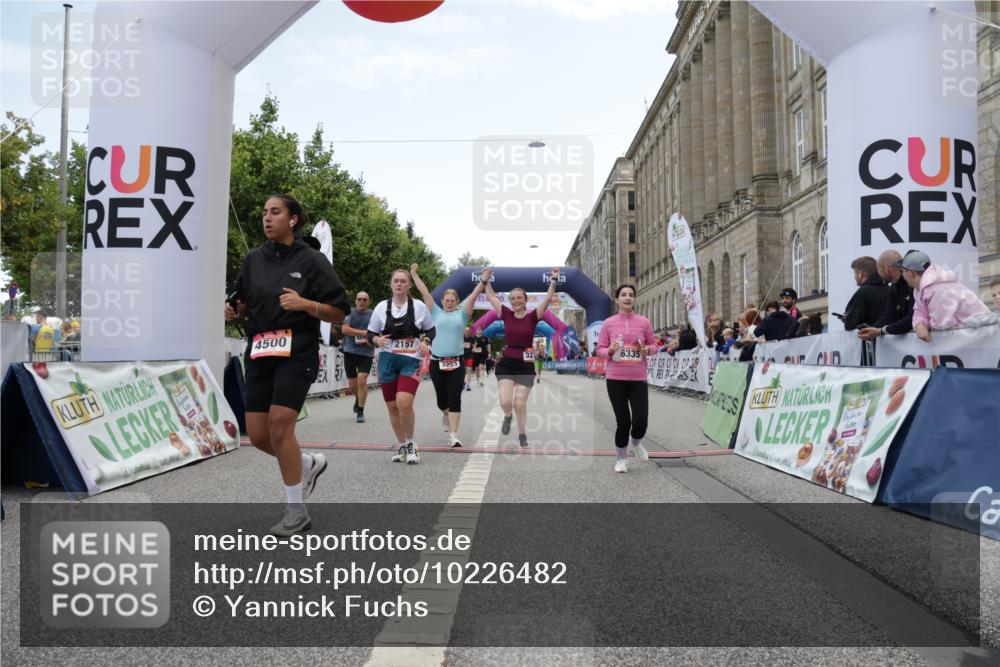 06.09.2026 - CURREX Alsterlauf Yannick Fuchs http://msf.ph/oto/10226482 06.09.2026 10:18:56 Ziel 2157, 2872, 3253, 3272, 3324, 3325, 4044, 4500, 4560, 6335 meine-sportfotos.de