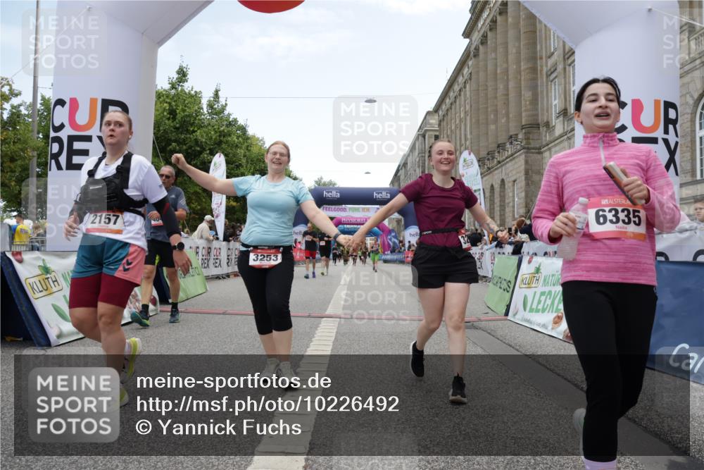 06.09.2026 - CURREX Alsterlauf Yannick Fuchs http://msf.ph/oto/10226492 06.09.2026 10:18:58 Ziel 2157, 2872, 3253, 3272, 3324, 3325, 4044, 4500, 5037, 6335 meine-sportfotos.de