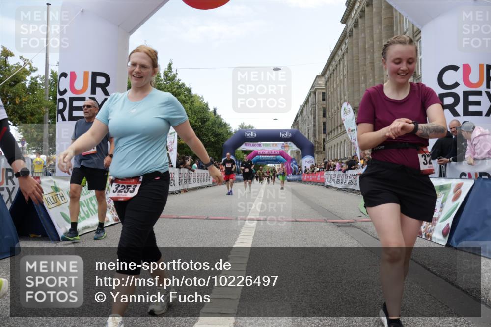 06.09.2026 - CURREX Alsterlauf Yannick Fuchs http://msf.ph/oto/10226497 06.09.2026 10:18:59 Ziel 2157, 3253, 3272, 3324, 3325, 4044, 4500, 5037, 6305, 6335 meine-sportfotos.de