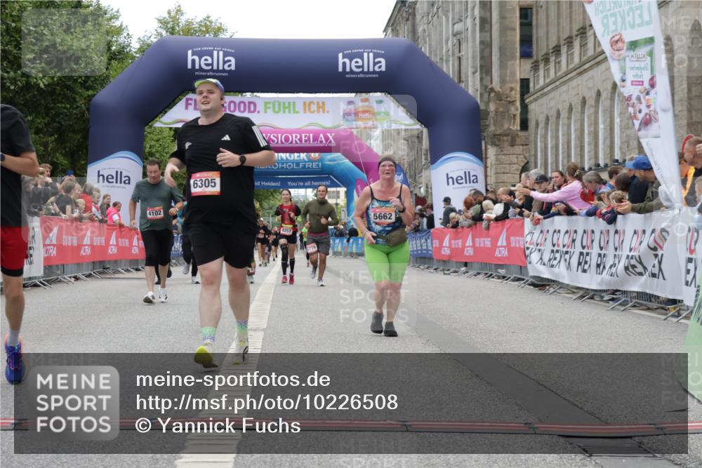 06.09.2026 - CURREX Alsterlauf Yannick Fuchs http://msf.ph/oto/10226508 06.09.2026 10:19:02 Ziel 2157, 3253, 3272, 4044, 4500, 5037, 5662, 6305, 6335 meine-sportfotos.de
