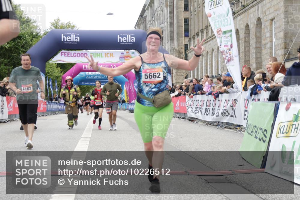 06.09.2026 - CURREX Alsterlauf Yannick Fuchs http://msf.ph/oto/10226512 06.09.2026 10:19:06 Ziel 2441, 4102, 5037, 5662, 5752, 5753, 5779, 6305, 8257 meine-sportfotos.de