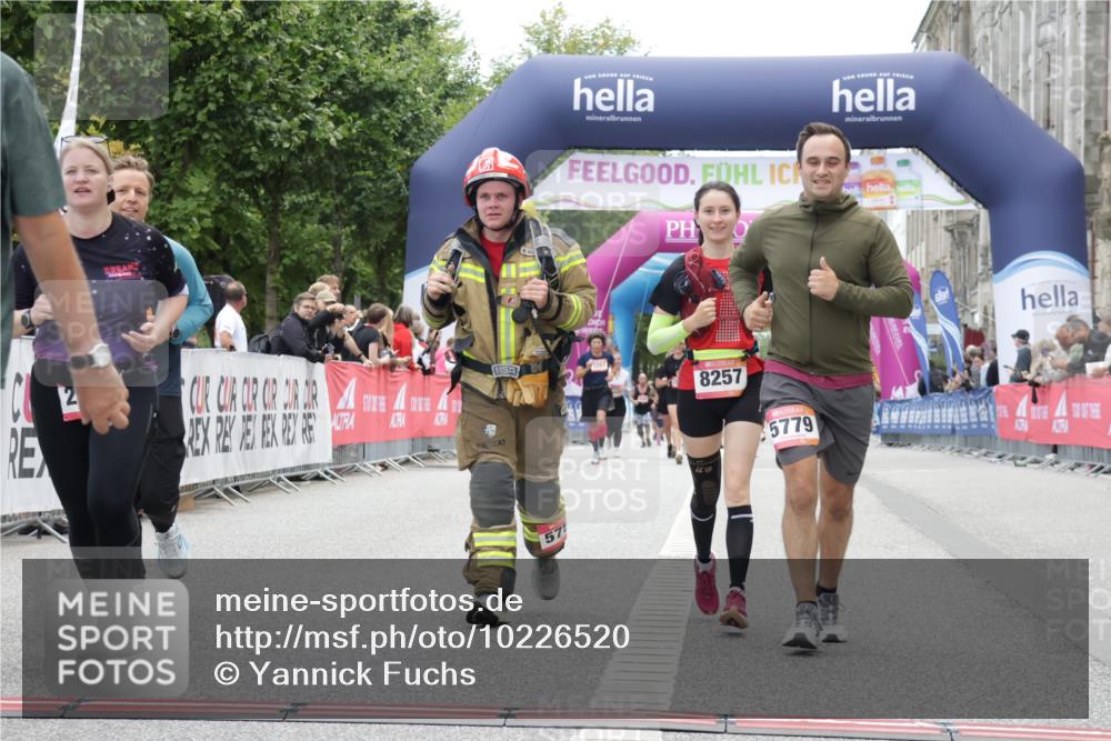 06.09.2026 - CURREX Alsterlauf Yannick Fuchs http://msf.ph/oto/10226520 06.09.2026 10:19:09 Ziel 2441, 4102, 5037, 5662, 5752, 5753, 5779, 6305, 8257 meine-sportfotos.de