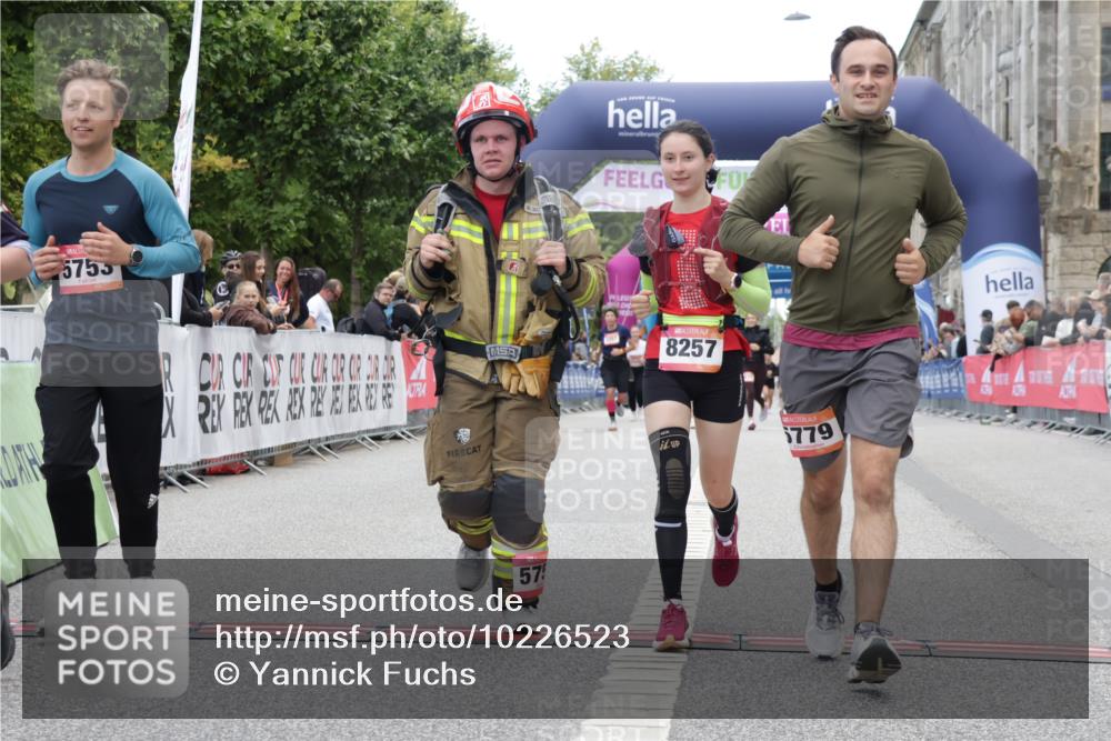 06.09.2026 - CURREX Alsterlauf Yannick Fuchs http://msf.ph/oto/10226523 06.09.2026 10:19:11 Ziel 2441, 4102, 5662, 5752, 5753, 5779, 6305, 8257 meine-sportfotos.de