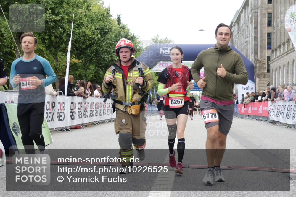 06.09.2026 - CURREX Alsterlauf Yannick Fuchs http://msf.ph/oto/10226525 06.09.2026 10:19:11 Ziel 2441, 4102, 5662, 5752, 5753, 5779, 6305, 8257 meine-sportfotos.de