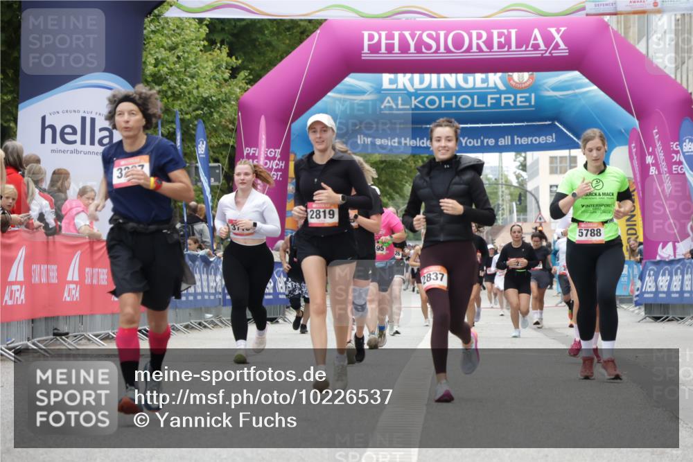 06.09.2026 - CURREX Alsterlauf Yannick Fuchs http://msf.ph/oto/10226537 06.09.2026 10:19:15 Ziel 2441, 2837, 3207, 4102, 5752, 5753, 5779, 8257 meine-sportfotos.de
