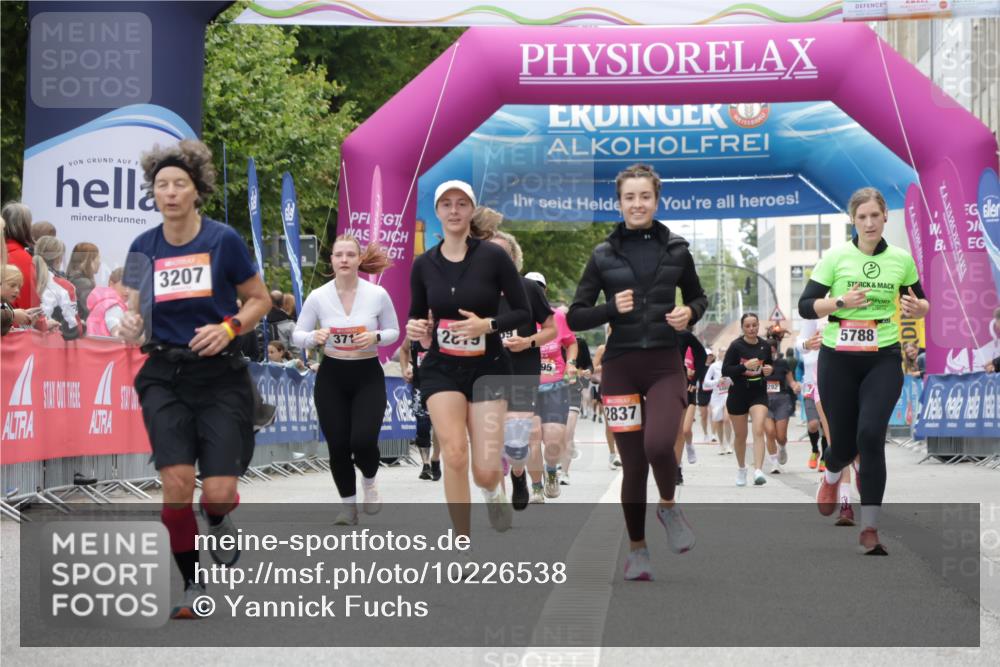 06.09.2026 - CURREX Alsterlauf Yannick Fuchs http://msf.ph/oto/10226538 06.09.2026 10:19:15 Ziel 2441, 2837, 3207, 4102, 5752, 5753, 5779, 8257 meine-sportfotos.de