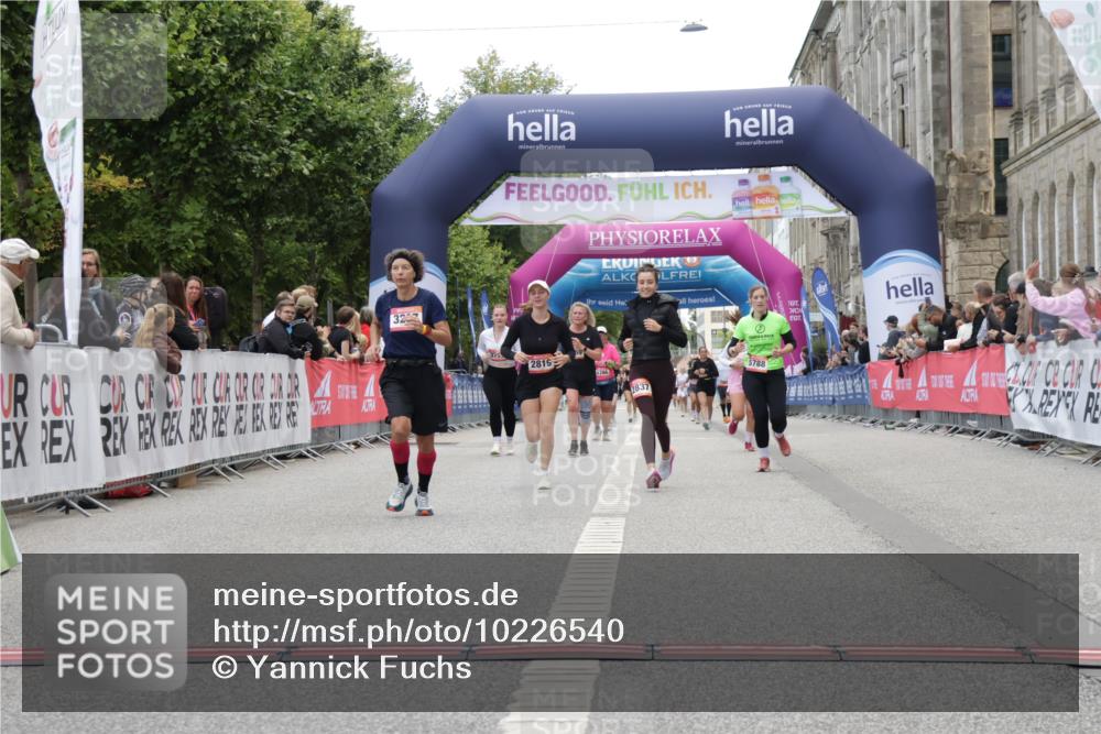 06.09.2026 - CURREX Alsterlauf Yannick Fuchs http://msf.ph/oto/10226540 06.09.2026 10:19:16 Ziel 2441, 2819, 2837, 3207, 5752, 5753, 5779, 5788, 8257 meine-sportfotos.de