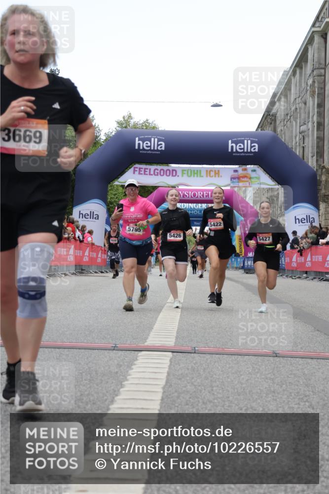 06.09.2026 - CURREX Alsterlauf Yannick Fuchs http://msf.ph/oto/10226557 06.09.2026 10:19:24 Ziel 2819, 2837, 3207, 3669, 3713, 4665, 5422, 5426, 5427, 5788, 5795 meine-sportfotos.de