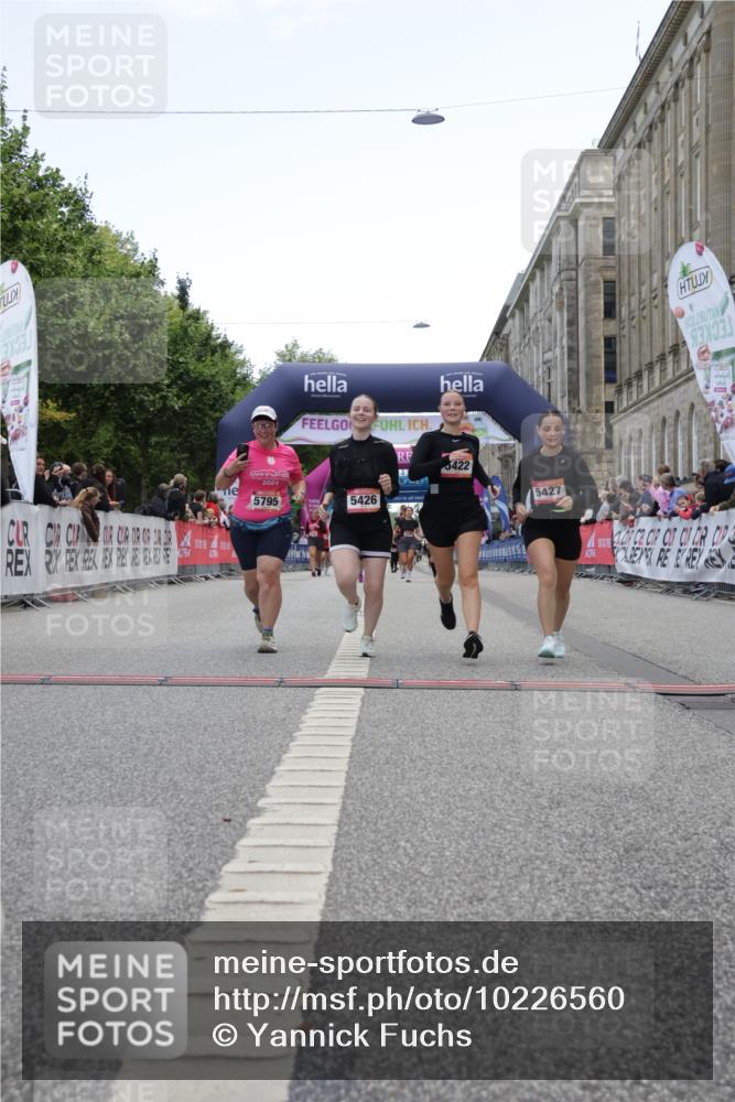 06.09.2026 - CURREX Alsterlauf Yannick Fuchs http://msf.ph/oto/10226560 06.09.2026 10:19:25 Ziel 2819, 2837, 3207, 3669, 3713, 4665, 5422, 5426, 5427, 5788, 5795 meine-sportfotos.de