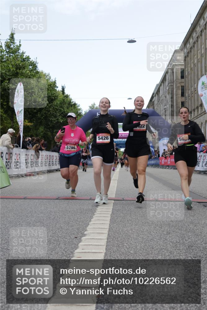 06.09.2026 - CURREX Alsterlauf Yannick Fuchs http://msf.ph/oto/10226562 06.09.2026 10:19:26 Ziel 2819, 2837, 3207, 3669, 3713, 4665, 5422, 5426, 5427, 5788, 5795 meine-sportfotos.de