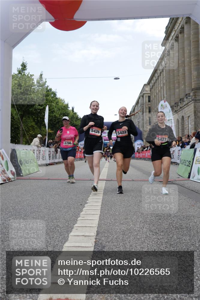 06.09.2026 - CURREX Alsterlauf Yannick Fuchs http://msf.ph/oto/10226565 06.09.2026 10:19:27 Ziel 2819, 2837, 3669, 3713, 4665, 5422, 5426, 5427, 5788, 5795 meine-sportfotos.de