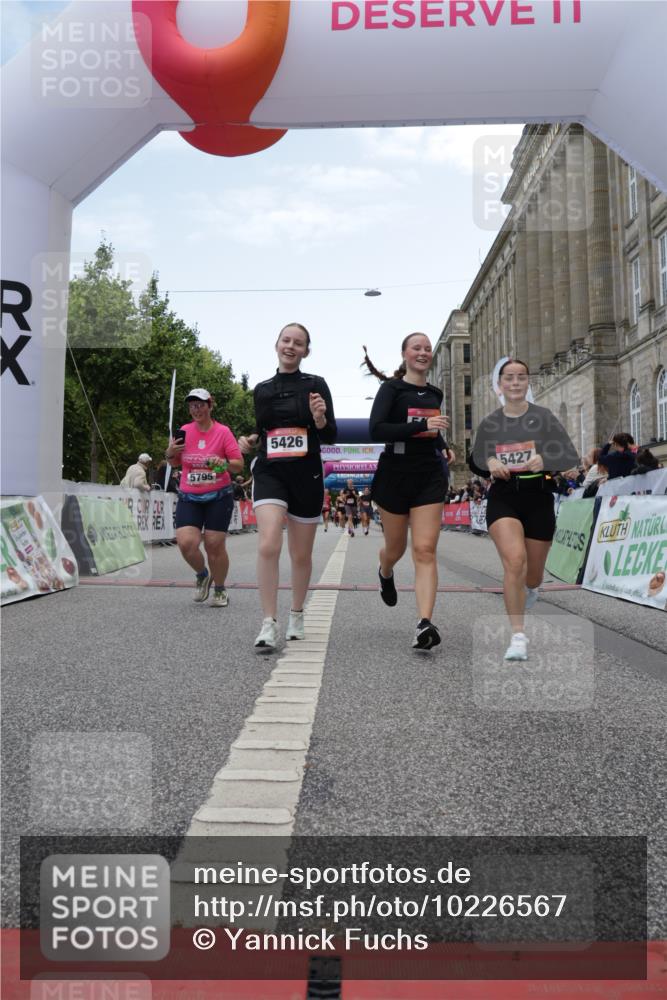 06.09.2026 - CURREX Alsterlauf Yannick Fuchs http://msf.ph/oto/10226567 06.09.2026 10:19:27 Ziel 2819, 2837, 3669, 3713, 4665, 5422, 5426, 5427, 5788, 5795 meine-sportfotos.de