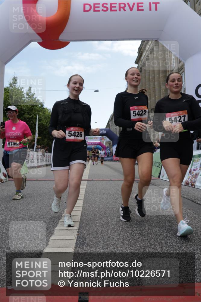 06.09.2026 - CURREX Alsterlauf Yannick Fuchs http://msf.ph/oto/10226571 06.09.2026 10:19:27 Ziel 2819, 2837, 3669, 3713, 4665, 5422, 5426, 5427, 5788, 5795 meine-sportfotos.de