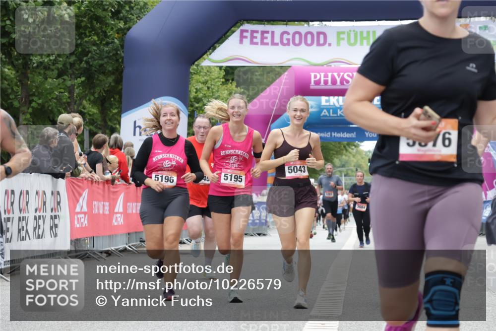 06.09.2026 - CURREX Alsterlauf Yannick Fuchs http://msf.ph/oto/10226579 06.09.2026 10:19:32 Ziel 2292, 2293, 3145, 5042, 5043, 5195, 5196, 5376, 5422, 5426, 5427, 5648, 5795 meine-sportfotos.de
