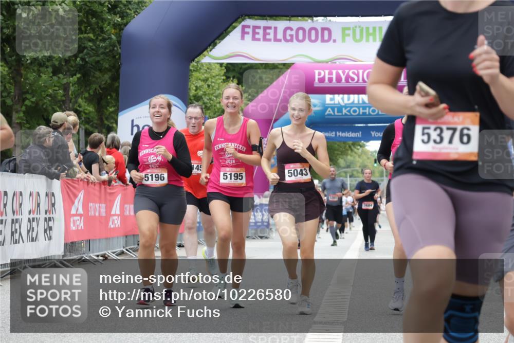 06.09.2026 - CURREX Alsterlauf Yannick Fuchs http://msf.ph/oto/10226580 06.09.2026 10:19:33 Ziel 2292, 2293, 3145, 5042, 5043, 5195, 5196, 5376, 5422, 5426, 5427, 5648, 5795 meine-sportfotos.de