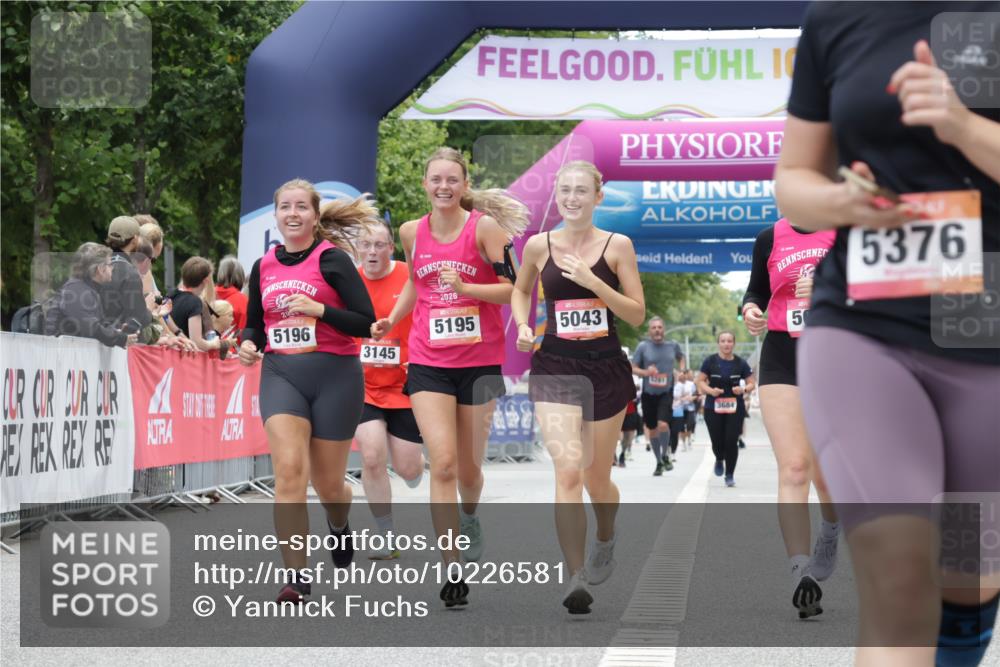 06.09.2026 - CURREX Alsterlauf Yannick Fuchs http://msf.ph/oto/10226581 06.09.2026 10:19:33 Ziel 2292, 2293, 3145, 5042, 5043, 5195, 5196, 5376, 5422, 5426, 5427, 5648, 5795 meine-sportfotos.de