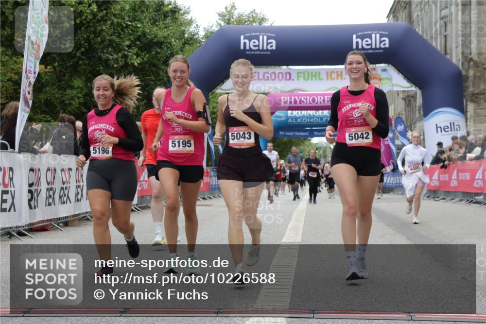 06.09.2026 - CURREX Alsterlauf Yannick Fuchs http://msf.ph/oto/10226588 06.09.2026 10:19:35 Ziel 2292, 2293, 3145, 4480, 5042, 5043, 5195, 5196, 5376, 5648 meine-sportfotos.de