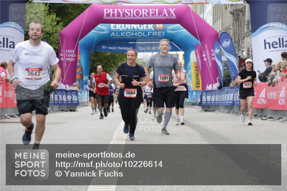 06.09.2026 - CURREX Alsterlauf Yannick Fuchs http://msf.ph/oto/10226614 06.09.2026 10:19:41 Ziel 3145, 3642, 4480, 5042, 5043, 5195, 5196, 5648 meine-sportfotos.de