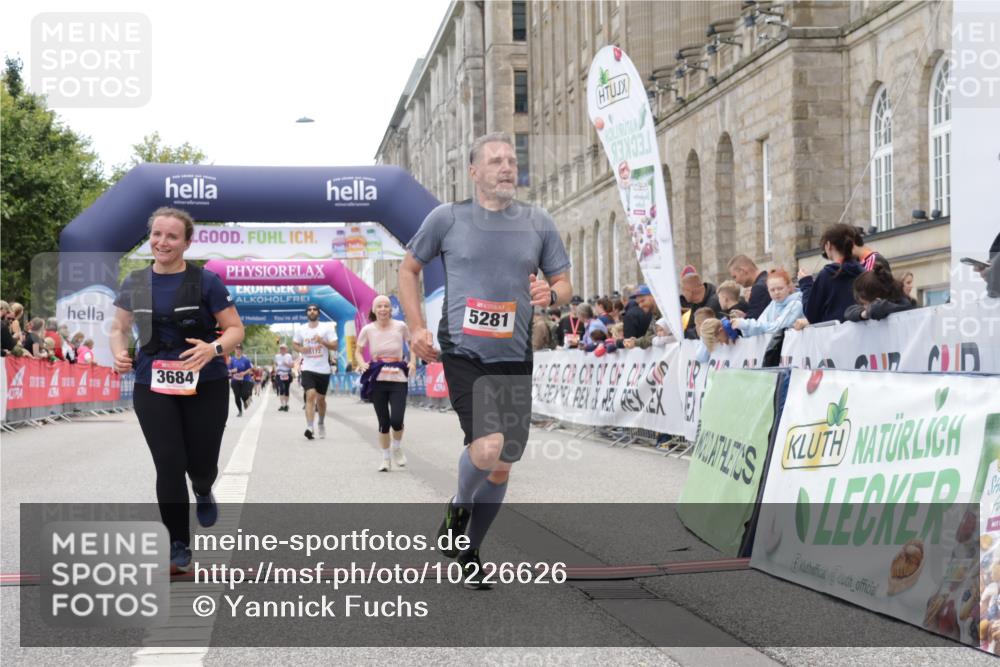 06.09.2026 - CURREX Alsterlauf Yannick Fuchs http://msf.ph/oto/10226626 06.09.2026 10:19:47 Ziel 3359, 3621, 3642, 3684, 4480, 5281 meine-sportfotos.de