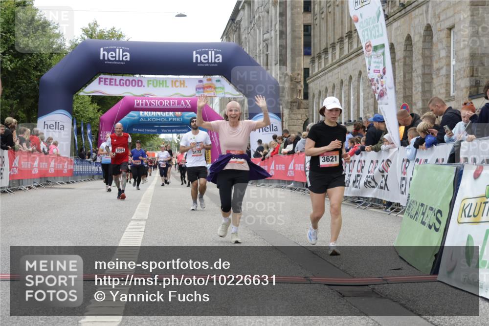 06.09.2026 - CURREX Alsterlauf Yannick Fuchs http://msf.ph/oto/10226631 06.09.2026 10:19:49 Ziel 3359, 3621, 3642, 3684, 5172, 5281 meine-sportfotos.de