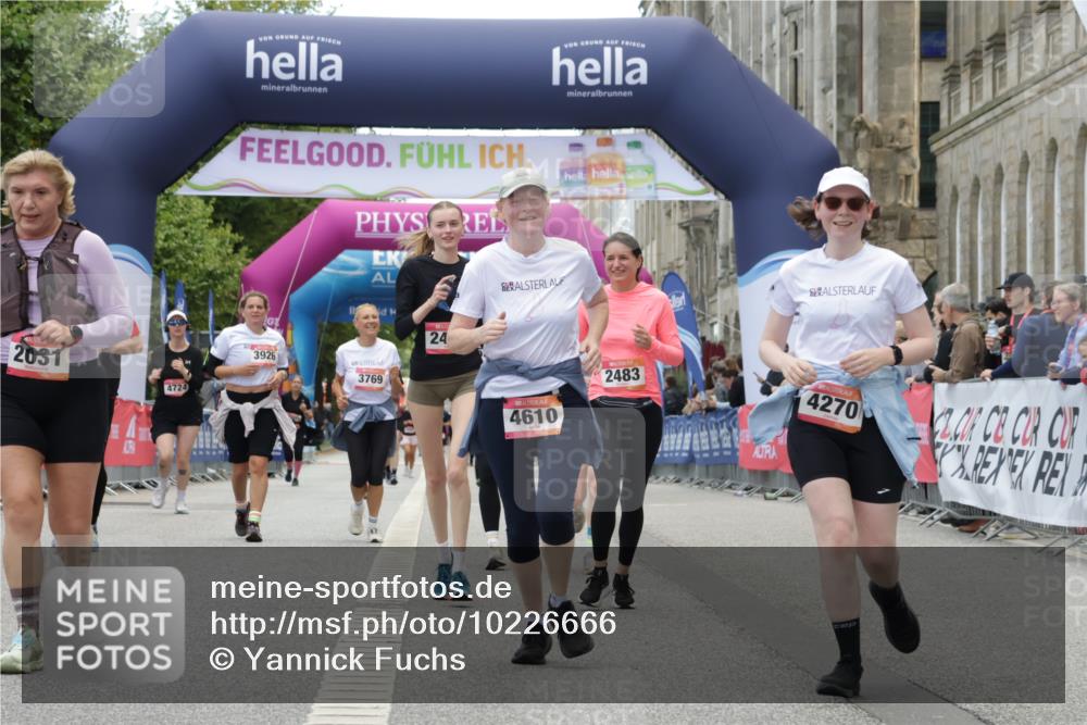 06.09.2026 - CURREX Alsterlauf Yannick Fuchs http://msf.ph/oto/10226666 06.09.2026 10:20:01 Ziel 2031, 2084, 2482, 2483, 3003, 3417, 4270, 4610, 4767, 5172, 5580, 5581 meine-sportfotos.de