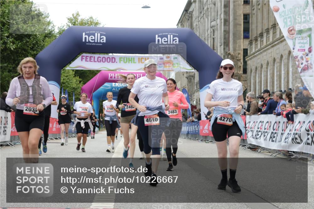 06.09.2026 - CURREX Alsterlauf Yannick Fuchs http://msf.ph/oto/10226667 06.09.2026 10:20:01 Ziel 2031, 2084, 2482, 2483, 3003, 3417, 4270, 4610, 4767, 5172, 5580, 5581 meine-sportfotos.de
