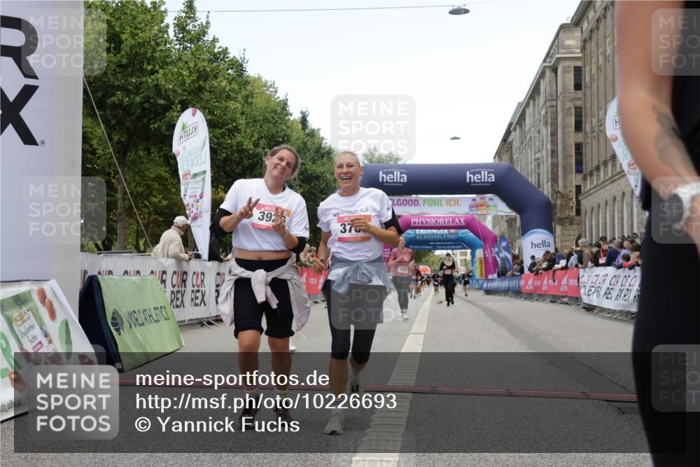 06.09.2026 - CURREX Alsterlauf Yannick Fuchs http://msf.ph/oto/10226693 06.09.2026 10:20:09 Ziel 2031, 2043, 2482, 2483, 3204, 3308, 3769, 3926, 4270, 4610, 4724, 5580, 5581 meine-sportfotos.de