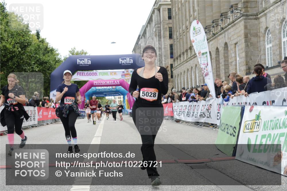06.09.2026 - CURREX Alsterlauf Yannick Fuchs http://msf.ph/oto/10226721 06.09.2026 10:20:16 Ziel 2995, 3204, 3308, 4724, 5028, 5350 meine-sportfotos.de
