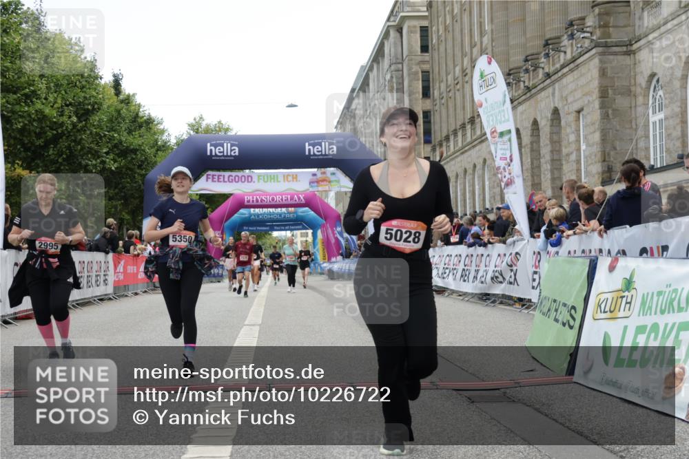 06.09.2026 - CURREX Alsterlauf Yannick Fuchs http://msf.ph/oto/10226722 06.09.2026 10:20:17 Ziel 2995, 3204, 3308, 4724, 5028, 5350 meine-sportfotos.de
