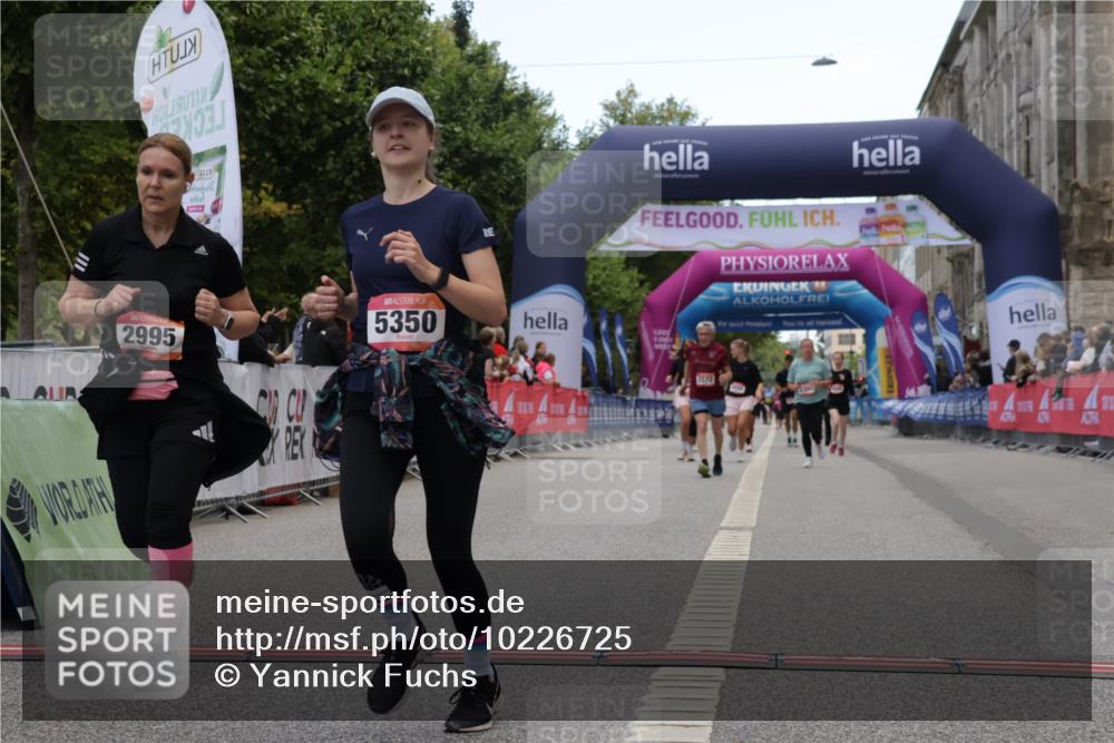 06.09.2026 - CURREX Alsterlauf Yannick Fuchs http://msf.ph/oto/10226725 06.09.2026 10:20:18 Ziel 2995, 3204, 3308, 4724, 5028, 5350 meine-sportfotos.de