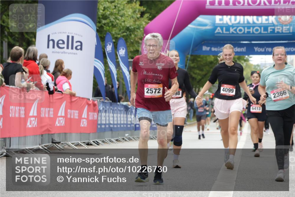 06.09.2026 - CURREX Alsterlauf Yannick Fuchs http://msf.ph/oto/10226730 06.09.2026 10:20:20 Ziel 2366, 2572, 2995, 3204, 3308, 5028, 5350 meine-sportfotos.de