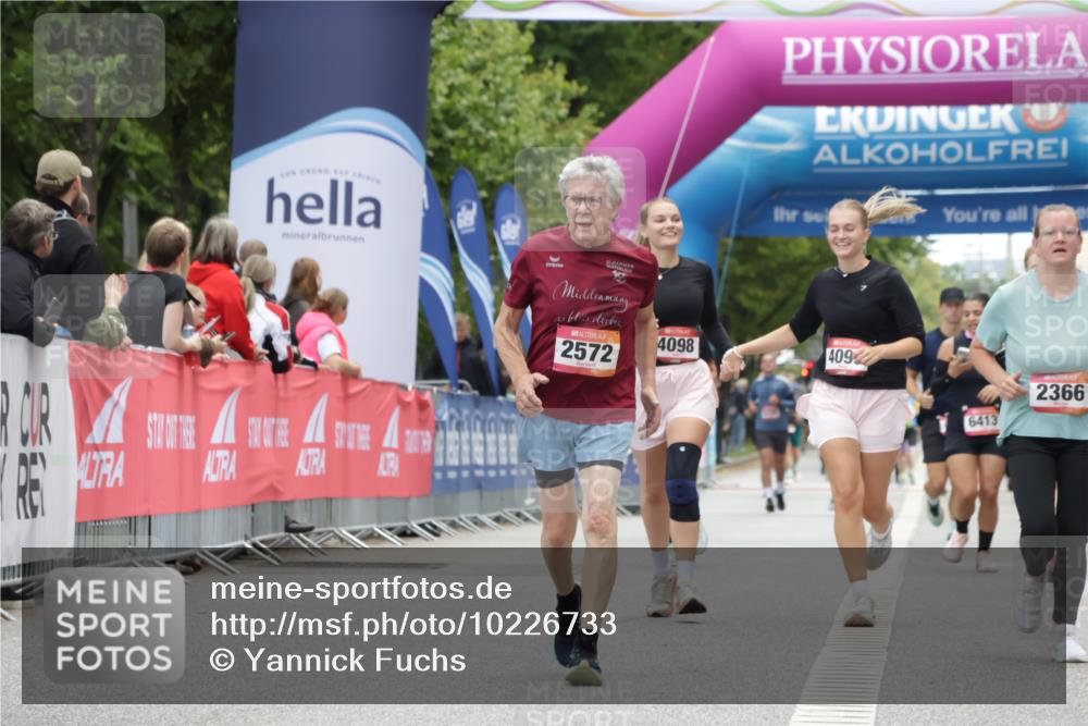 06.09.2026 - CURREX Alsterlauf Yannick Fuchs http://msf.ph/oto/10226733 06.09.2026 10:20:20 Ziel 2366, 2572, 2995, 3204, 3308, 5028, 5350 meine-sportfotos.de