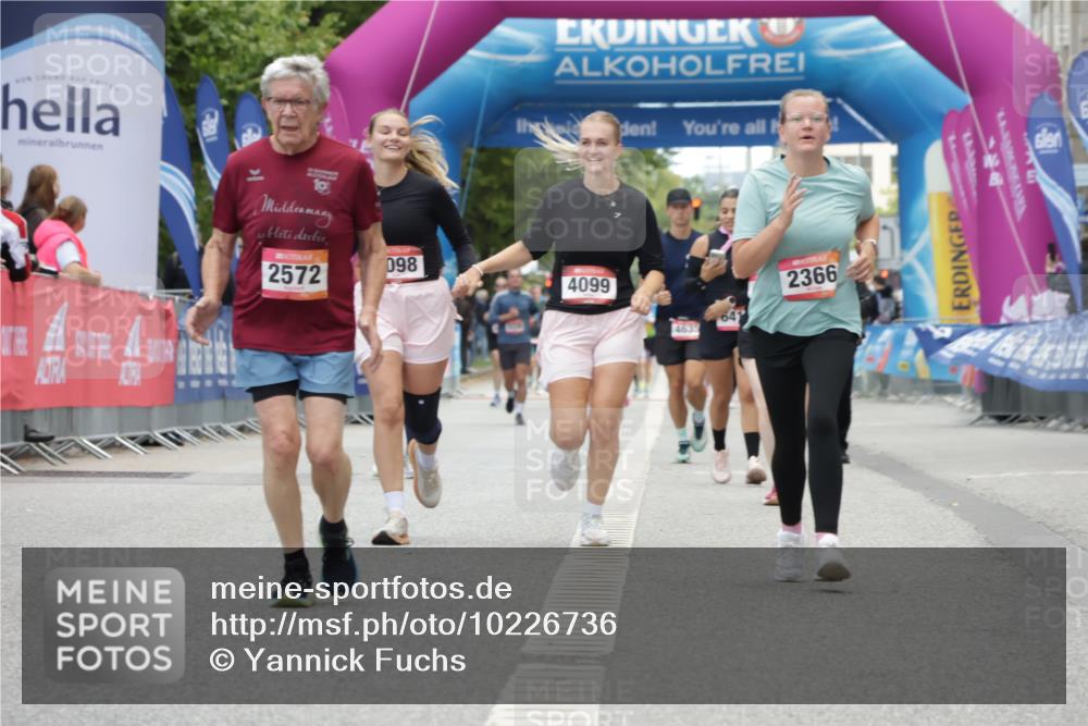 06.09.2026 - CURREX Alsterlauf Yannick Fuchs http://msf.ph/oto/10226736 06.09.2026 10:20:21 Ziel 2366, 2572, 2995, 3204, 3308, 4098, 4099, 5028, 5350 meine-sportfotos.de