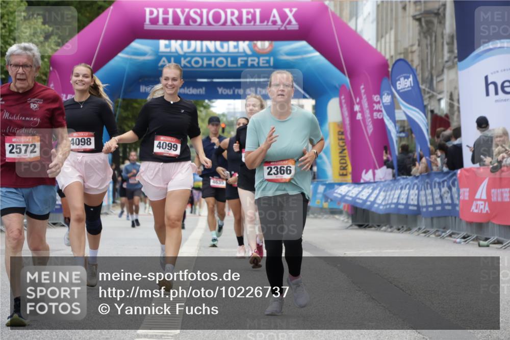 06.09.2026 - CURREX Alsterlauf Yannick Fuchs http://msf.ph/oto/10226737 06.09.2026 10:20:21 Ziel 2366, 2572, 2995, 3204, 3308, 4098, 4099, 5028, 5350 meine-sportfotos.de