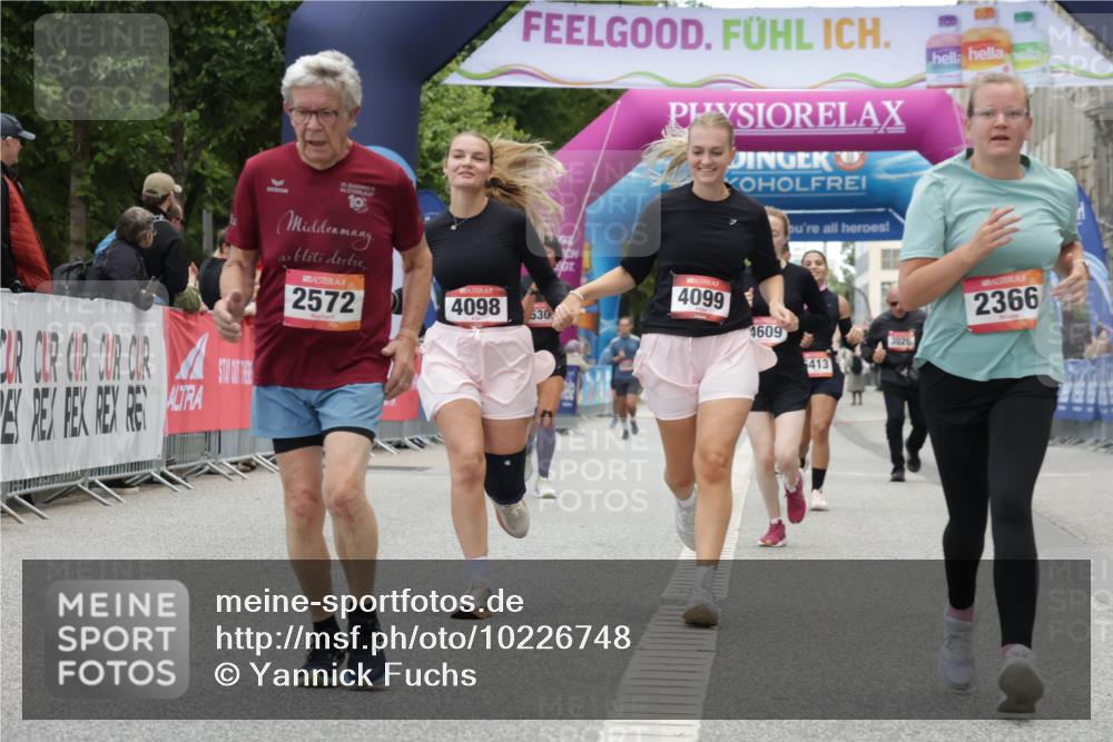 06.09.2026 - CURREX Alsterlauf Yannick Fuchs http://msf.ph/oto/10226748 06.09.2026 10:20:23 Ziel 2366, 2572, 2995, 4098, 4099, 4609, 5028, 5350 meine-sportfotos.de