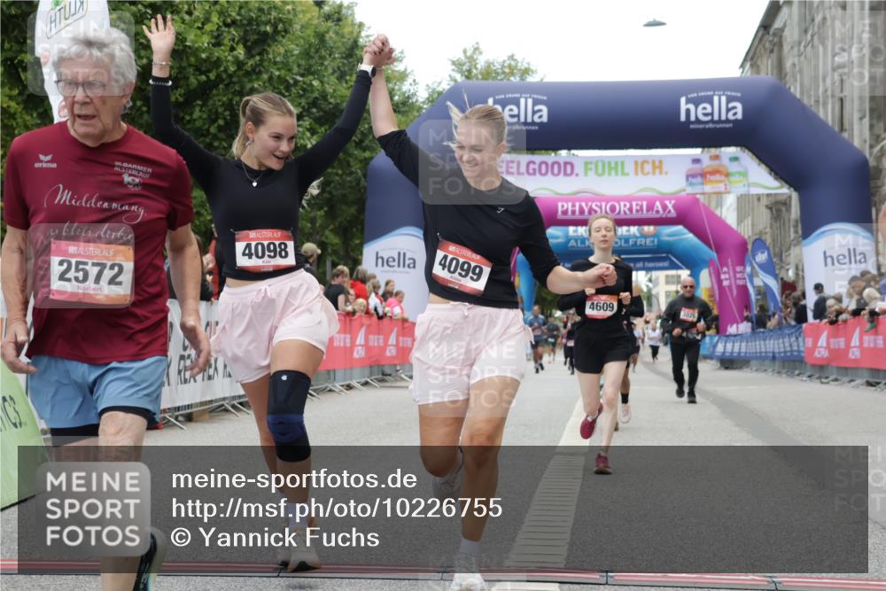 06.09.2026 - CURREX Alsterlauf Yannick Fuchs http://msf.ph/oto/10226755 06.09.2026 10:20:26 Ziel 2366, 2572, 4098, 4099, 4609, 5305, 6413 meine-sportfotos.de