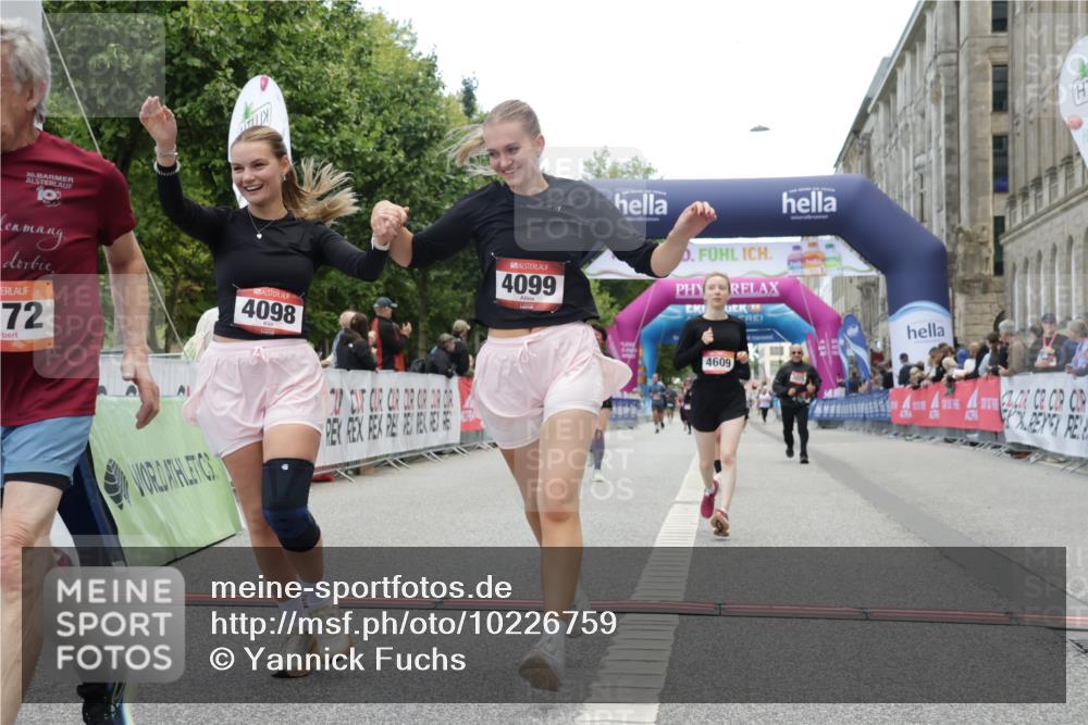 06.09.2026 - CURREX Alsterlauf Yannick Fuchs http://msf.ph/oto/10226759 06.09.2026 10:20:26 Ziel 2366, 2572, 4098, 4099, 4609, 5305, 6413 meine-sportfotos.de