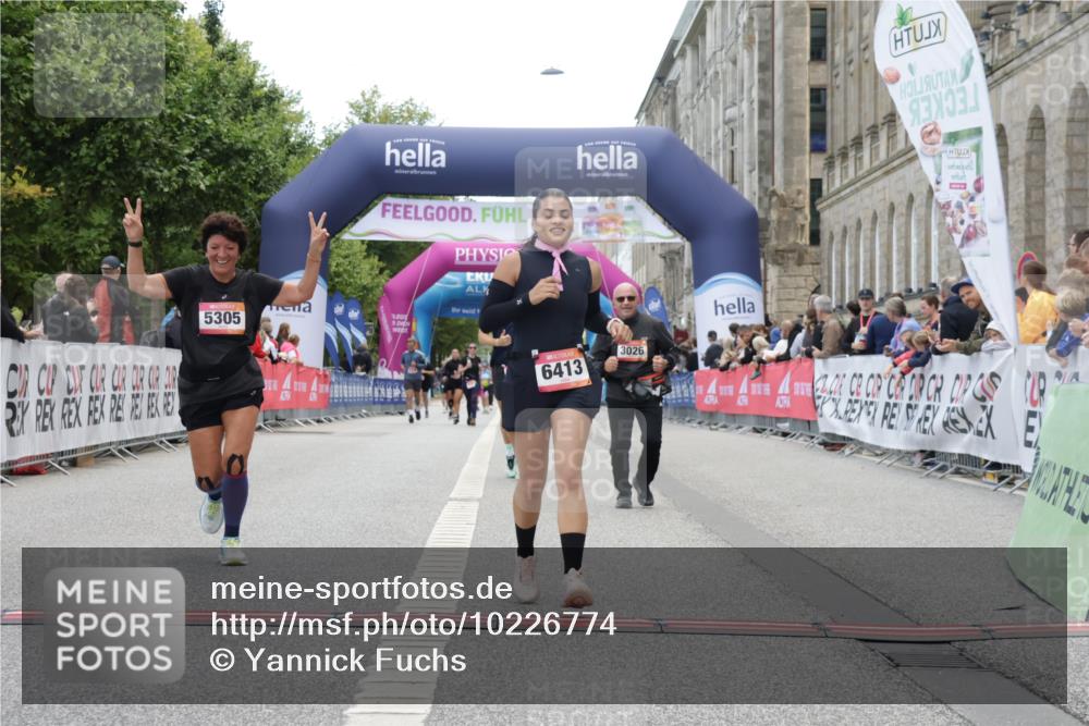 06.09.2026 - CURREX Alsterlauf Yannick Fuchs http://msf.ph/oto/10226774 06.09.2026 10:20:30 Ziel 2366, 2572, 3026, 4098, 4099, 4609, 5305, 6413 meine-sportfotos.de