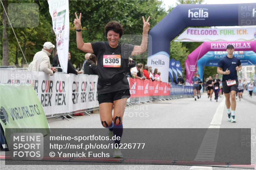 06.09.2026 - CURREX Alsterlauf Yannick Fuchs http://msf.ph/oto/10226777 06.09.2026 10:20:31 Ziel 2366, 2572, 3026, 4098, 4099, 4609, 4635, 5305, 6413 meine-sportfotos.de