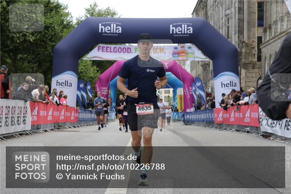 06.09.2026 - CURREX Alsterlauf Yannick Fuchs http://msf.ph/oto/10226788 06.09.2026 10:20:34 Ziel 3026, 4609, 4635, 5305, 6413 meine-sportfotos.de