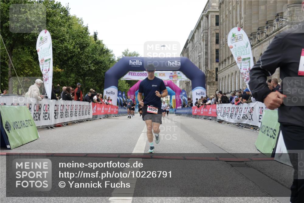 06.09.2026 - CURREX Alsterlauf Yannick Fuchs http://msf.ph/oto/10226791 06.09.2026 10:20:35 Ziel 3026, 4609, 4635, 5305, 6413 meine-sportfotos.de