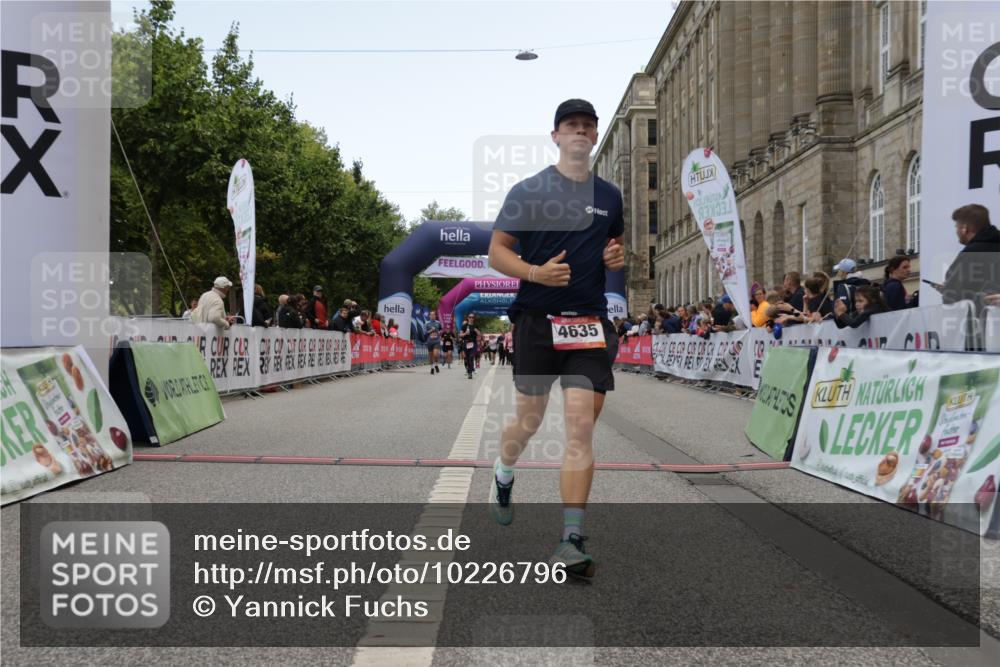06.09.2026 - CURREX Alsterlauf Yannick Fuchs http://msf.ph/oto/10226796 06.09.2026 10:20:37 Ziel 3026, 4635, 5305, 6413 meine-sportfotos.de