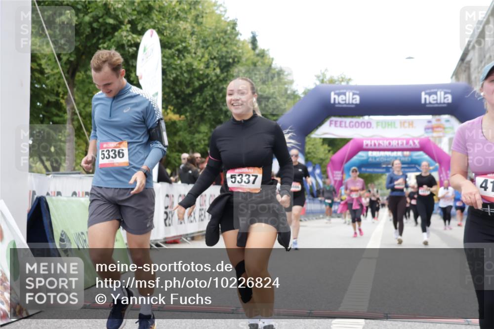 06.09.2026 - CURREX Alsterlauf Yannick Fuchs http://msf.ph/oto/10226824 06.09.2026 10:20:46 Ziel 4171, 4410, 4411, 4666, 5336, 5337, 6177, 6389, 6459 meine-sportfotos.de